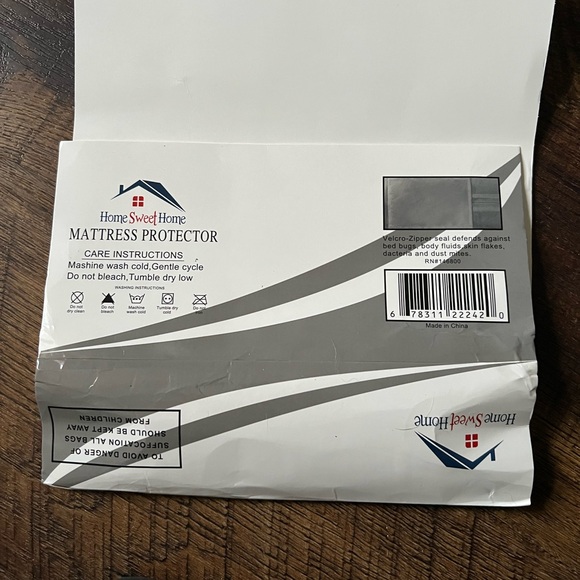 NEWMattress protector queen - Picture 2 of 2